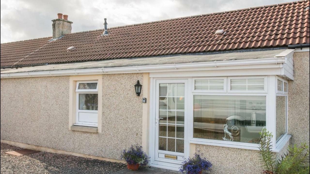 Pippin, Tranquil Scottish Cottage With Hot Tub Airdrie Exterior foto