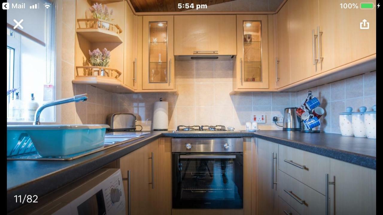 Pippin, Tranquil Scottish Cottage With Hot Tub Airdrie Exterior foto