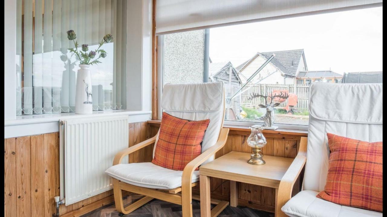 Pippin, Tranquil Scottish Cottage With Hot Tub Airdrie Exterior foto