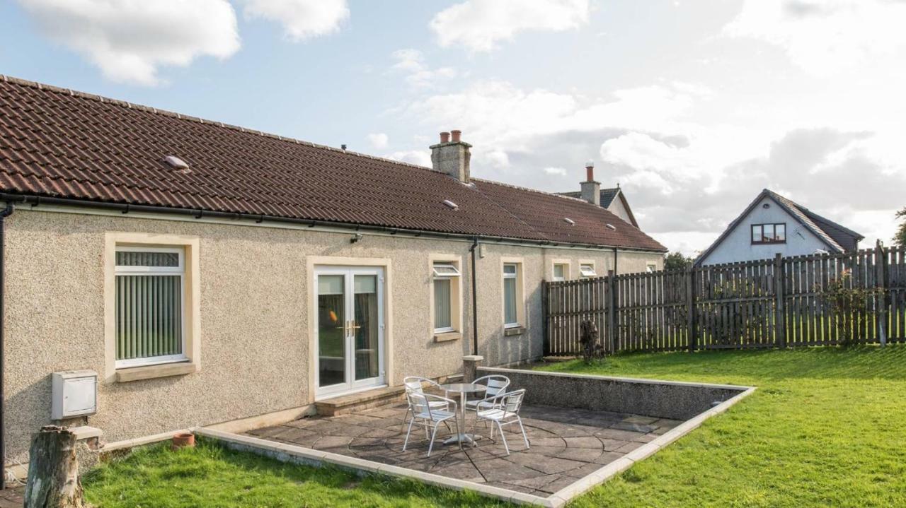Pippin, Tranquil Scottish Cottage With Hot Tub Airdrie Exterior foto