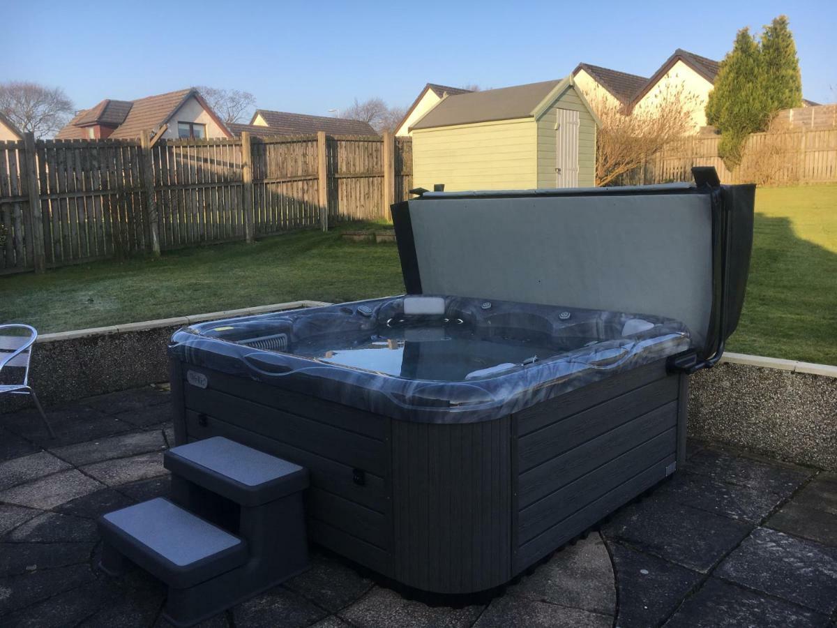Pippin, Tranquil Scottish Cottage With Hot Tub Airdrie Exterior foto